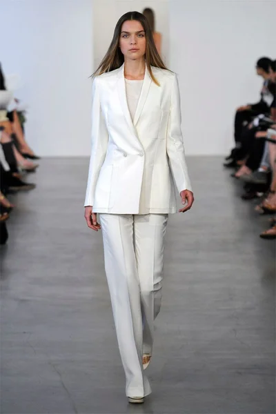 Look 18